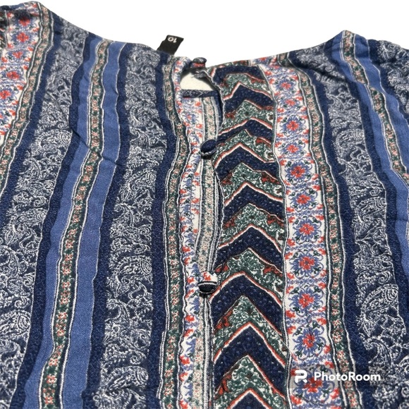 ✨3/$20✨Women’s Divided H&M Long Sleeve Patterned Top - Picture 6 of 6
